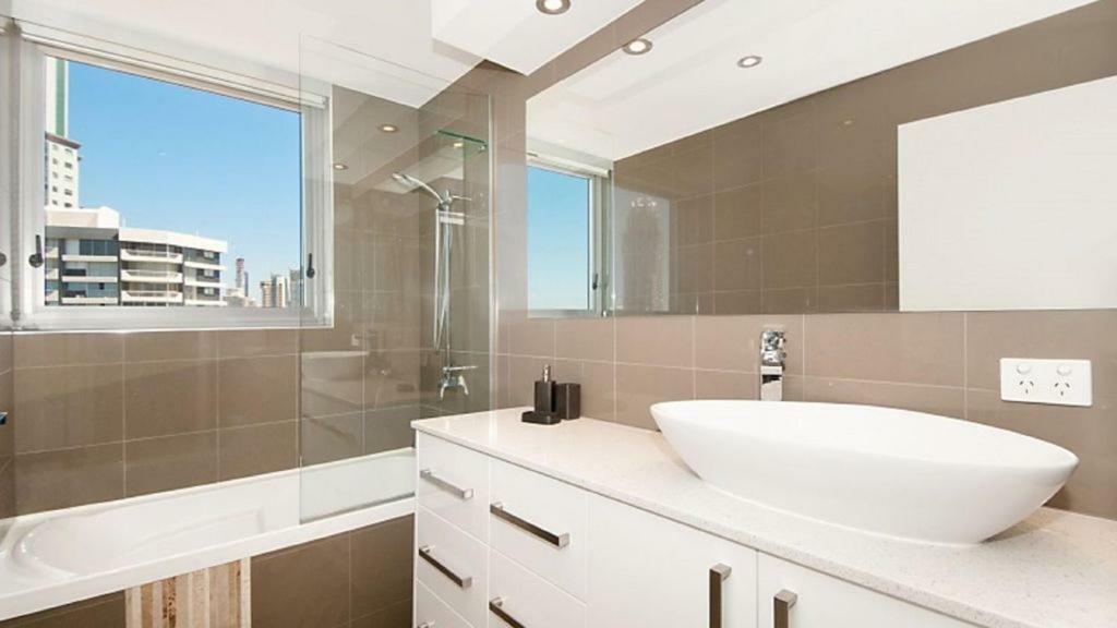 Amira Penthouse Main Apartment Gold Coast